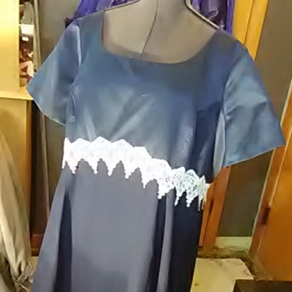 Dress - Picture 2 of 7